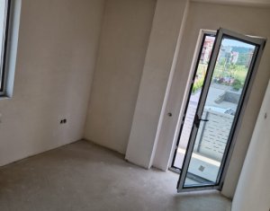 Apartament cu 3 camere, balcon de 18mp, parcare subterana