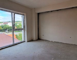 Apartament la etaj intermediar, Calea Baciului