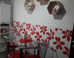 Apartament de vanzare cu 3 camere, decomandat, zona Kaufland Marasti