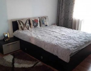 Apartament de vanzare cu 3 camere, decomandat, zona Kaufland Marasti