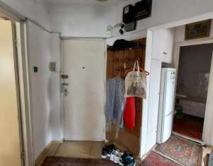 Apartament cu 2 camere, decomandat, etaj 1, Grigorescu, zona Coloane