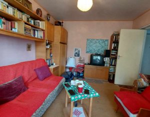 Apartament cu 2 camere, decomandat, etaj 1, Grigorescu, zona Coloane