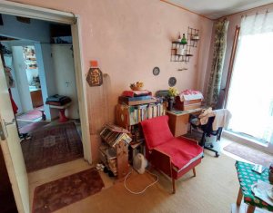 Apartament cu 2 camere, decomandat, etaj 1, Grigorescu, zona Coloane