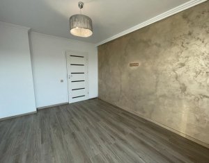 Apartament 3 camere, garaj, situat in Floresti, zona VIVO