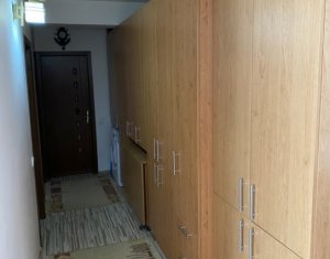 Apartment 3 rooms for sale in Floresti