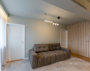 Apartament 3 camere, ultrafinisat,  Floresti