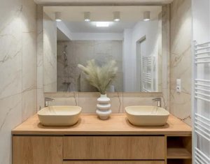 Apartament 3 camere, ultrafinisat,  Floresti