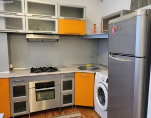 Apartament cu 2 camere, etaj 2, zona Centru