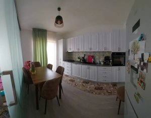 Sale apartment 3 rooms in Floresti