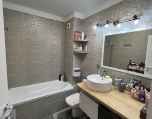 Vanzare apartament 3 camere in Floresti