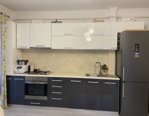 Vand apartament 3 camere Floresti zona rezidentiala cu balcon si parcare 