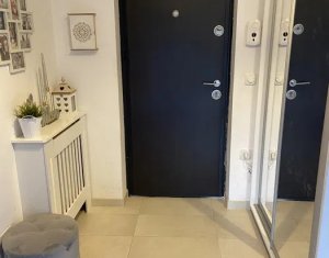 Vand apartament 3 camere Floresti zona rezidentiala cu balcon si parcare 
