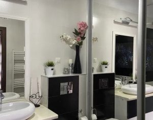 Vand apartament 3 camere Floresti zona rezidentiala cu balcon si parcare 
