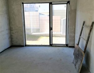 In cladire cu doar 2 apartamente, curte privata 63 mp, 2 garaje, boxa. 