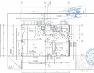 In cladire cu doar 2 apartamente, curte privata 63 mp, 2 garaje, boxa. 