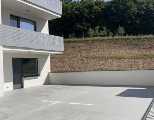 Vanzare apartament 3 camere finisat si mobilat modern, cu terasa , Floresti 