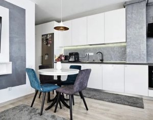 Apartament 3 camere, situat in Floresti, zona Vivo
