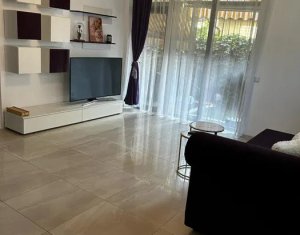 Apartament cu gradina privata