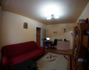 Apartament cu 3 camere, semidecomandat, in cartierul Manastur, zona Minerva