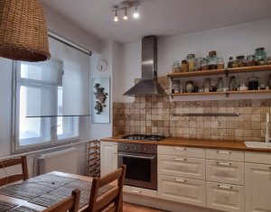 Apartament decomandat cu 3 camere, etaj 3, zona Nasaud