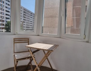 Apartament decomandat cu 3 camere, etaj 3, zona Nasaud