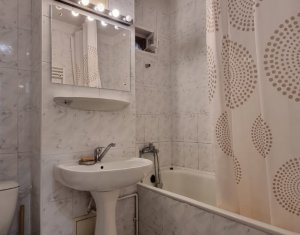 Apartament decomandat cu 3 camere, etaj 3, zona Nasaud