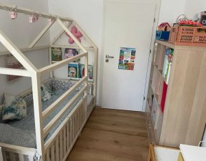 Vanzare apartament 3 camere, parcare subterana, Intre Lacuri