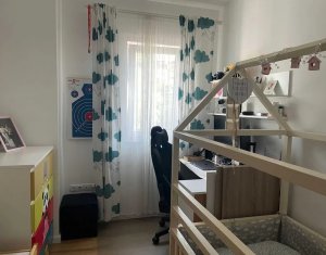 Vanzare apartament 3 camere, parcare subterana, Intre Lacuri