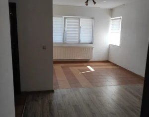 Apartament 3 camere, modern, curte comuna cu foisor, Sub Cetate, Floresti 