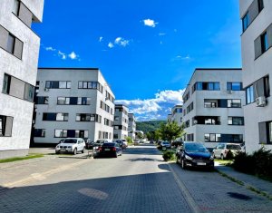 Apartament 3 camere, parcare, situat in Floresti, zona Stadionului