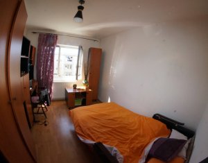 Apartment 4 rooms for sale in Cluj-napoca, zone Intre Lacuri