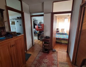 Vanzare apartament 2 camere, confort sporit, Titulescu