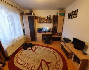 Apartment 3 rooms for sale in Floresti