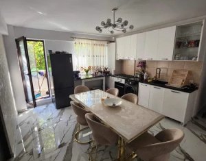 Vanzare apartament 4 camere in Floresti