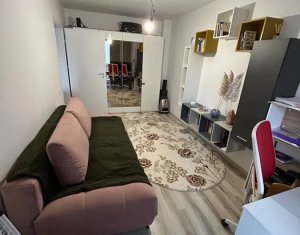 Apartament cu 3 camere, decomadat Floresti