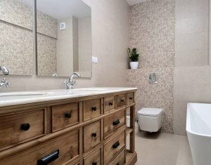 Apartament in bloc nou ultrafinisat, cu priveliste catre oras