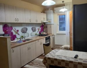 Apartament 3 camere decomandat, etaj intermediar, piata Zorilor