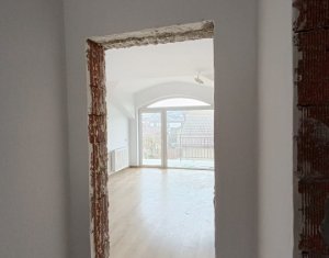 Apartament, 2 camere , Mansarda 55mp + 20mp Pod , zona G . BACOVIA 