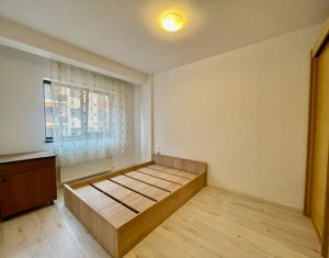 Apartament 3 camere, situat in Floresti, zona Stejarului