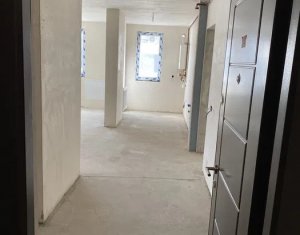 Vanzare apartament 4 camere in Floresti