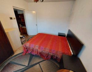 Apartament 2 camere, etaj 3, decomandat, balcon, zona IULIUS