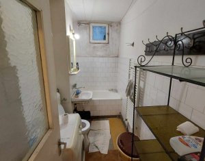 Apartament 2 camere, etaj 3, decomandat, balcon, zona IULIUS