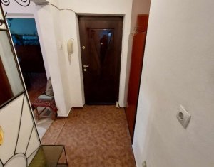 Apartament 2 camere, etaj 3, decomandat, balcon, zona IULIUS