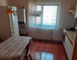 Apartament cu 3 camere, la etaj inermediar, zona Dorobantilor