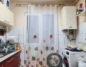 Apartament cu 3 cmere zona Piata Flora