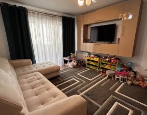 Apartament 3 camere central si spatios in zona Eroilor, Floresti