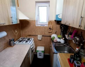 Apartament 3 camere, ultracentral situat in casa cu curte si parcare