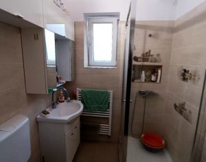 Apartament 3 camere, ultracentral situat in casa cu curte si parcare