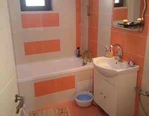 Apartament cu 3 camere, suprafata generoasa, strada Florilor, Floresti