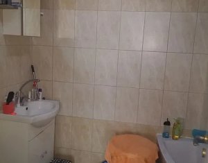 Apartament cu 3 camere, suprafata generoasa, strada Florilor, Floresti